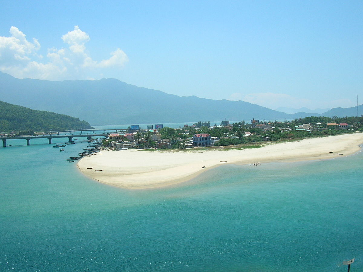Biển Lăng Cô ở Huế