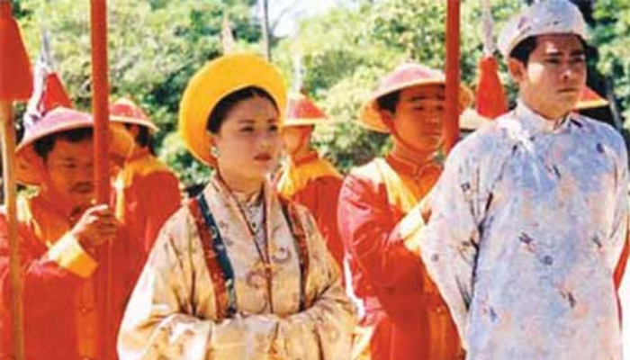 Ngọn Nến Hoàng Cung